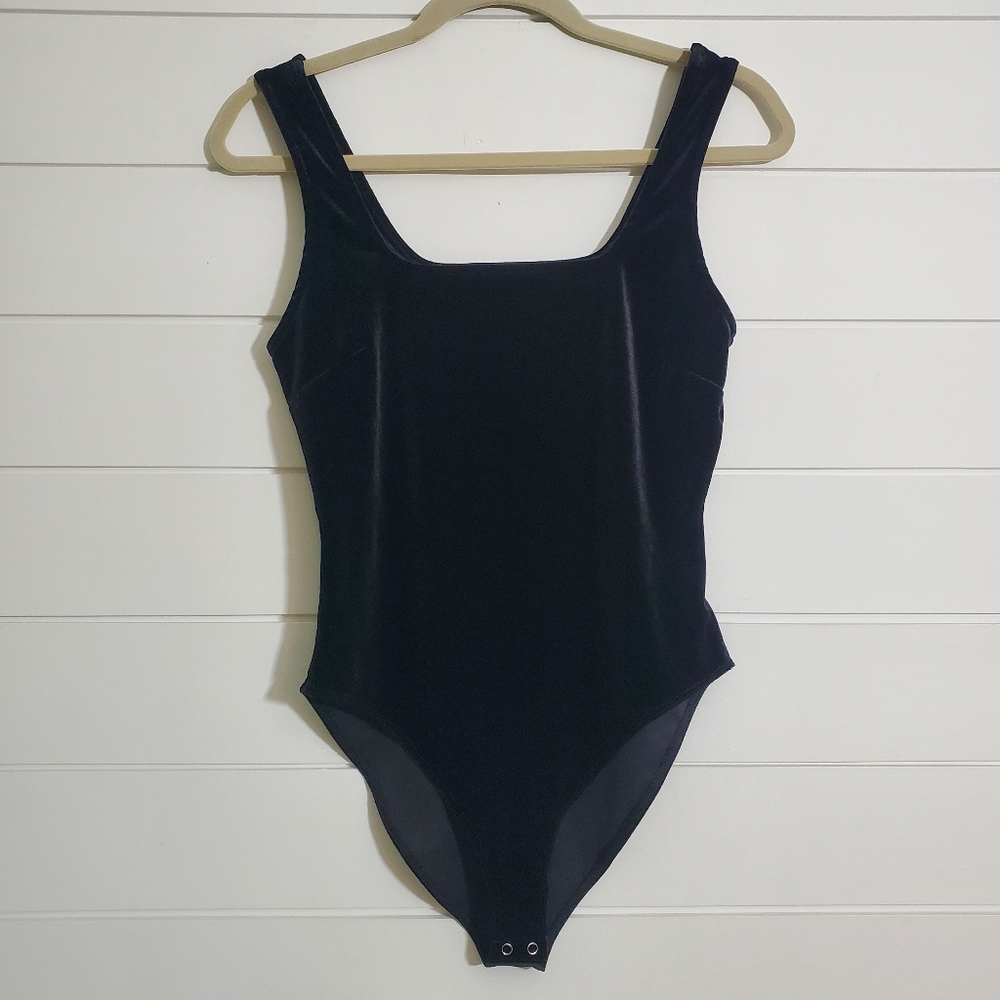Forever 21 velvet black bodysuit Size L‎